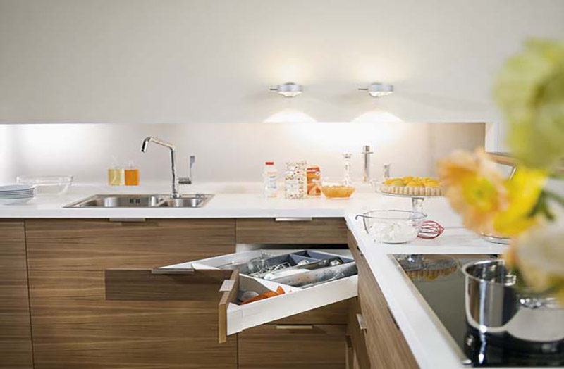 SPACE CORNER M Height 83cm Silk White